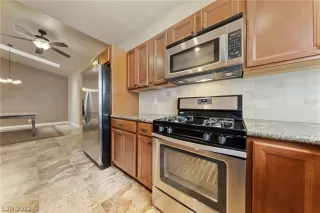 Photo #4: 2390586 Listing