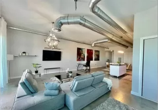 Photo #5: 2390615 Listing 