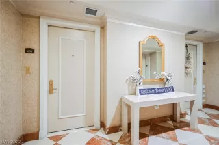 Photo #2: 2390622 Listing