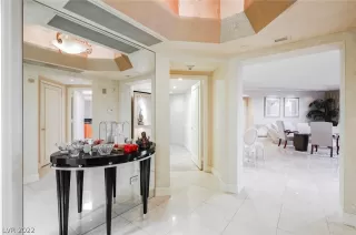 Photo #3: 2390622 Listing