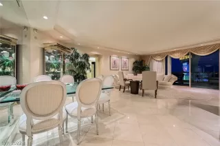 Photo #4: 2390622 Listing