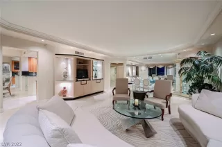 Photo #5: 2390622 Listing