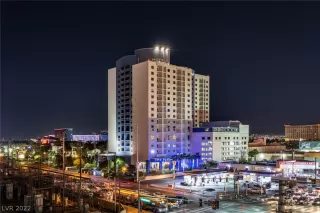 Photo #1: 2390647 Listing