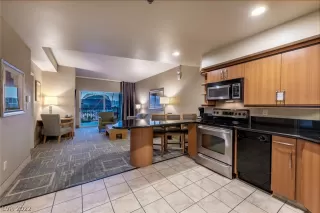 Photo #3: 2390647 Listing