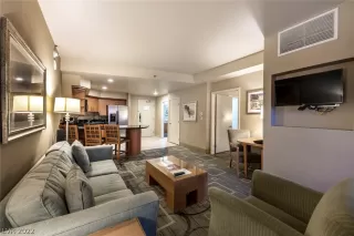 Photo #4: 2390647 Listing