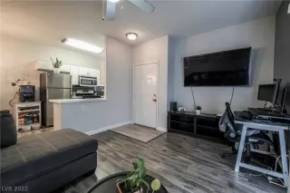 Photo #3: 2390665 Listing