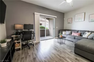 Photo #4: 2390665 Listing