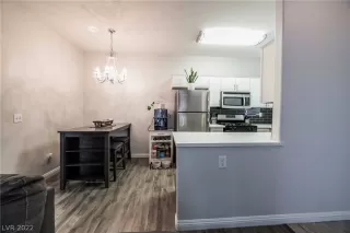 Photo #6: 2390665 Listing