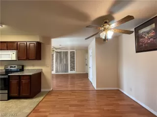 Photo #5: 2390675 Listing 