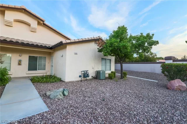 MLS: 2390680 Condo For Sale