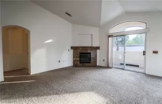 Photo #3: 2390680 Listing