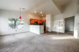 Photo #5: 2390680 Listing