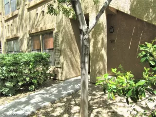 Photo #4: 2390684 Listing