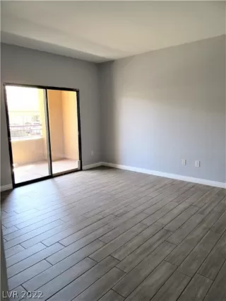 Photo #5: 2390684 Listing