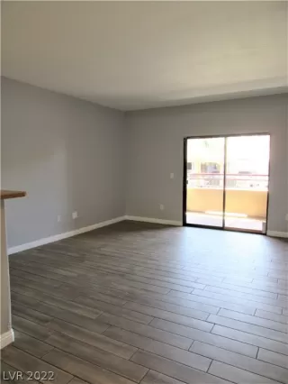 Photo #6: 2390684 Listing