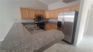 Photo #3: 2390687 Listing