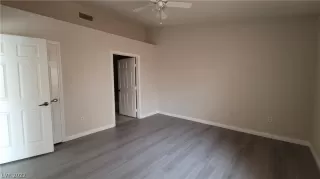 Photo #6: 2390687 Listing