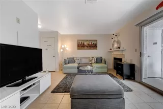 Photo #3: 2390726 Listing