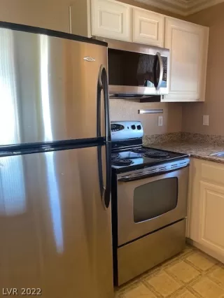 Photo #3: 2390738 Listing 