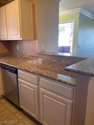 Photo #4: 2390738 Listing 