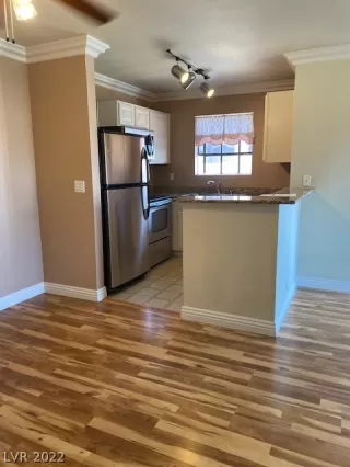 Photo #5: 2390738 Listing 