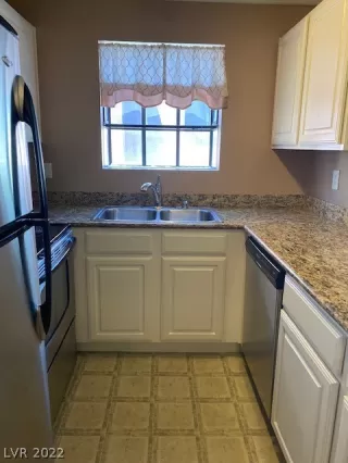 Photo #6: 2390738 Listing 