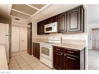 Photo #2: 2390763 Listing 