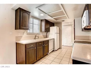 Photo #3: 2390763 Listing 