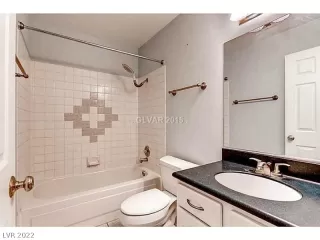 Photo #6: 2390763 Listing 