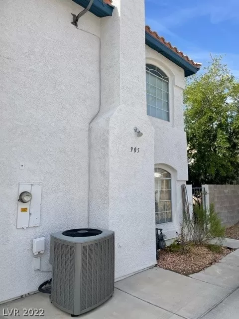 MLS: 2390773 Condo For Sale