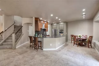 Photo #2: 2390832 Listing 