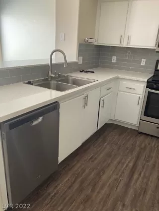 Photo #2: 2390833 Listing 