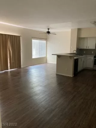 Photo #3: 2390833 Listing 