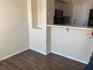 Photo #5: 2390833 Listing 