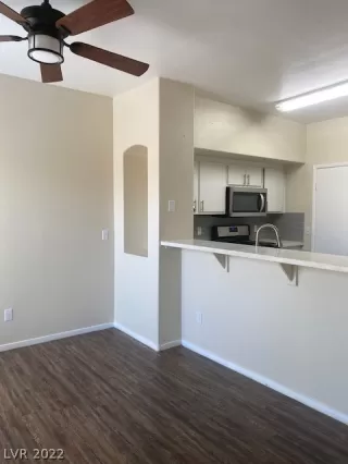 Photo #6: 2390833 Listing 