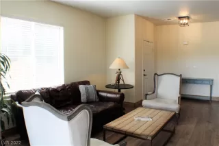 Photo #4: 2390865 Listing 