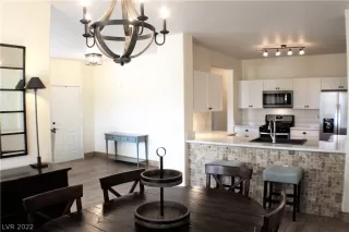 Photo #5: 2390865 Listing 