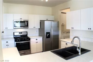 Photo #6: 2390865 Listing 