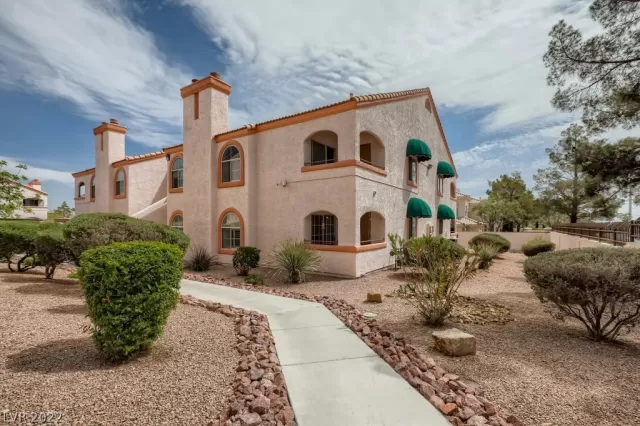 MLS: 2390903 Condo For Sale