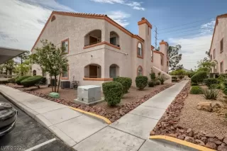 Photo #1: 2390903 Listing