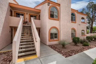 Photo #2: 2390903 Listing