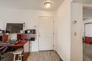 Photo #3: 2390903 Listing