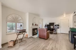 Photo #5: 2390903 Listing