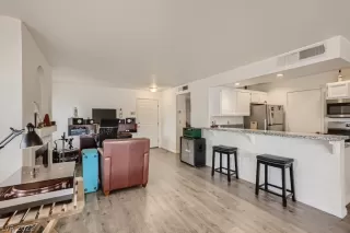 Photo #6: 2390903 Listing