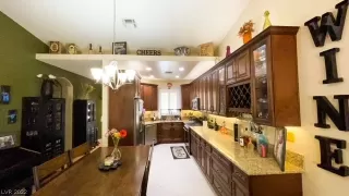 Photo #4: 2390910 Listing