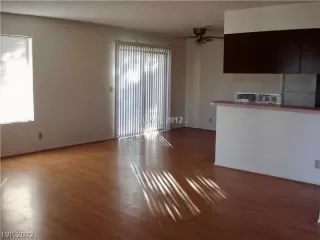 Photo #2: 2390916 Listing 