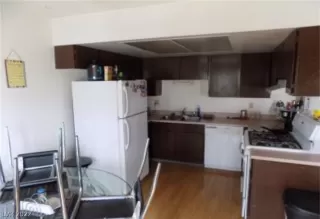 Photo #3: 2390916 Listing 