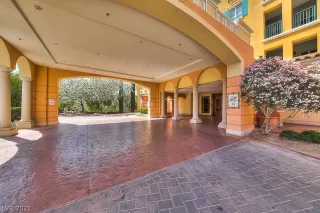 Photo #2: 2390935 Listing