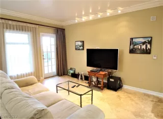 Photo #4: 2390935 Listing