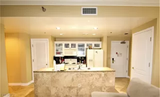 Photo #6: 2390935 Listing